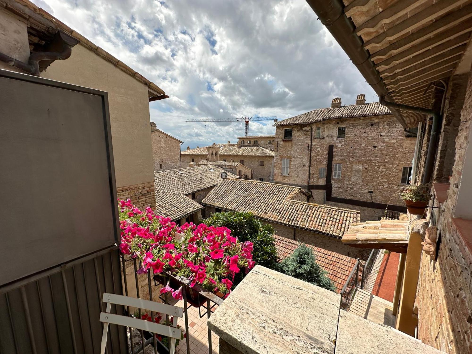 Portica Apartment Assisi Zimmer foto